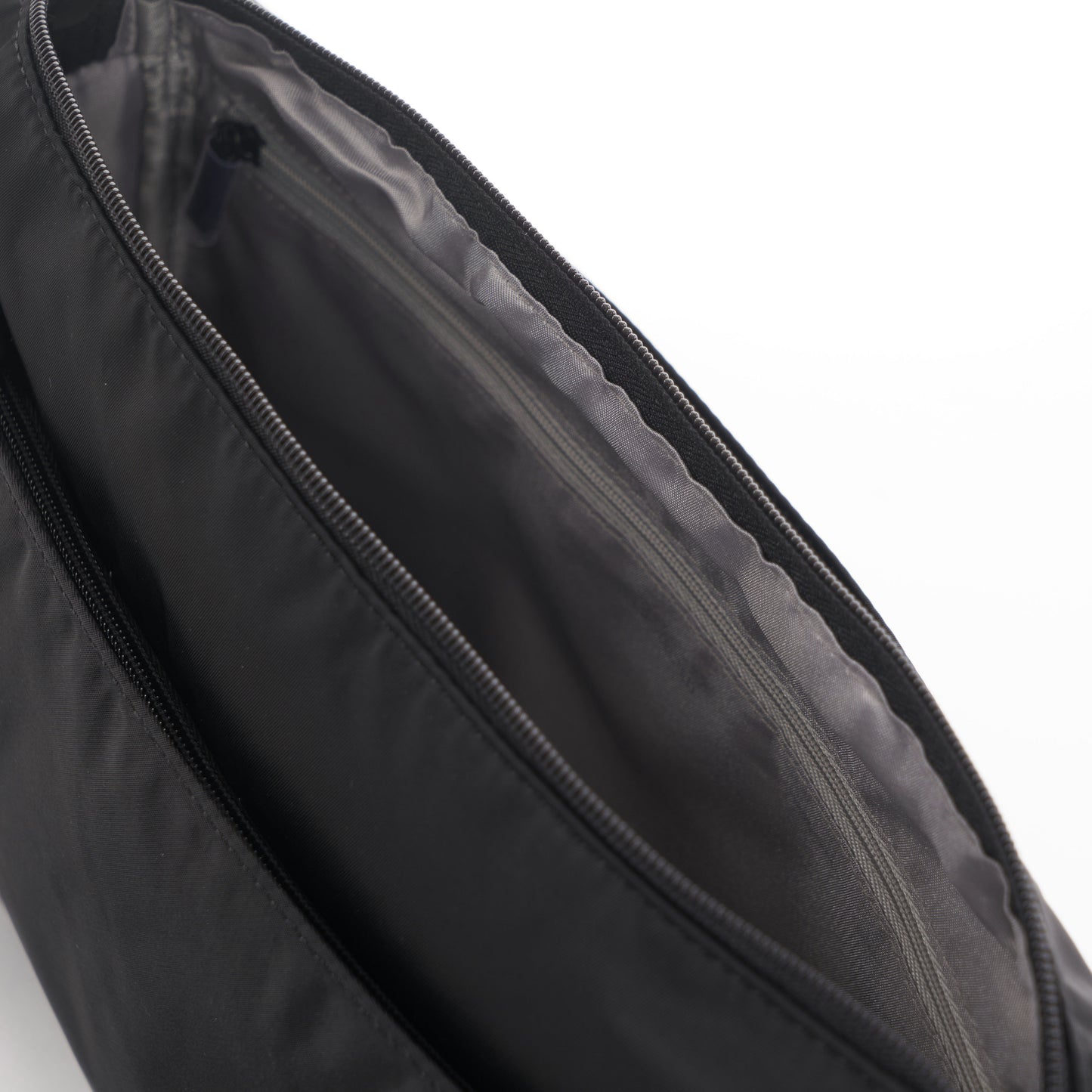 Inner City EYE Medium | Crossbody M + RFID | Black