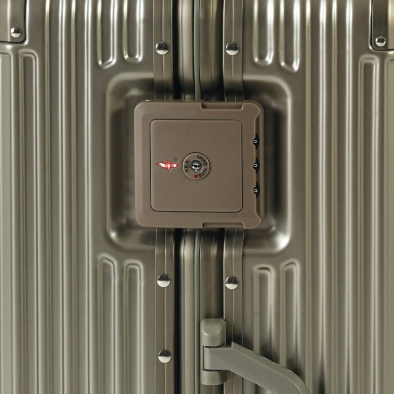 Paklite- Metro 68cm Spinner | Champagne